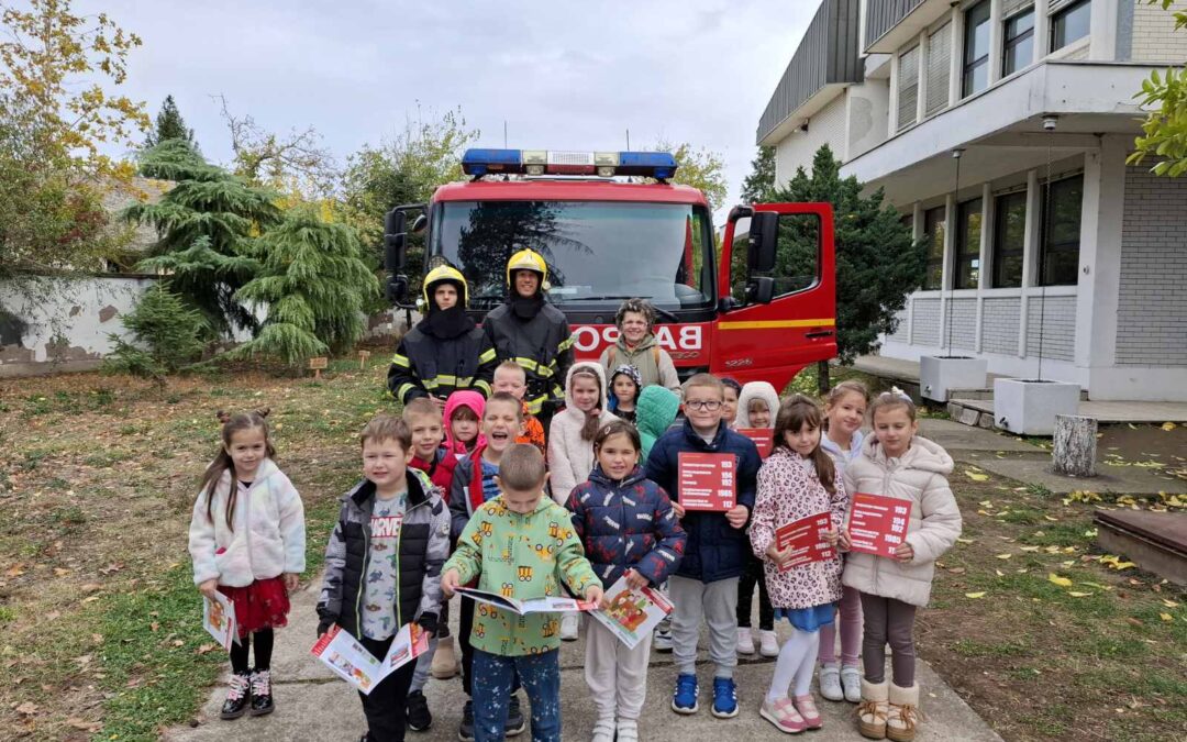 Дружење предшколаца са ватрогасцима